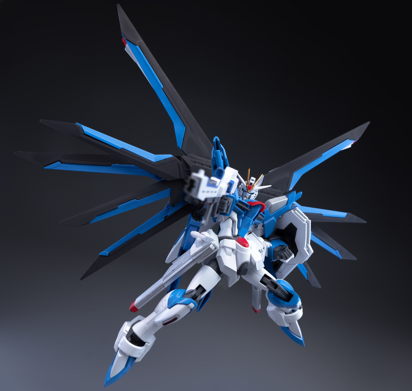 模型欣赏:机动战士高达seed freedom hg 飞升自由高达,特效摄影十分