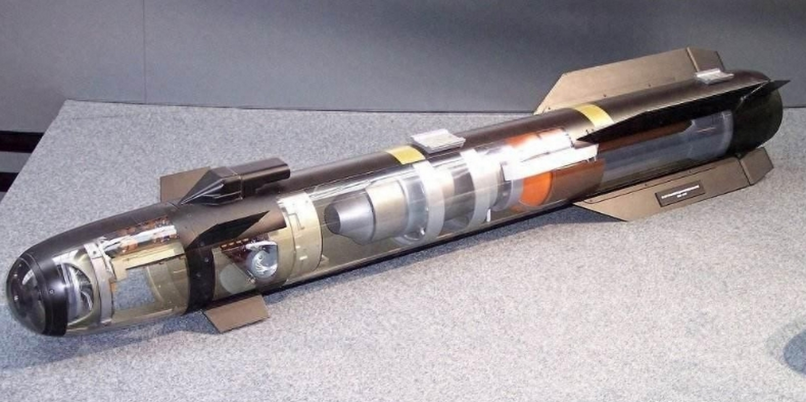 "现代血滴子"——地狱火刀片导弹,美军屡试不爽的"定点清除"专用利器.