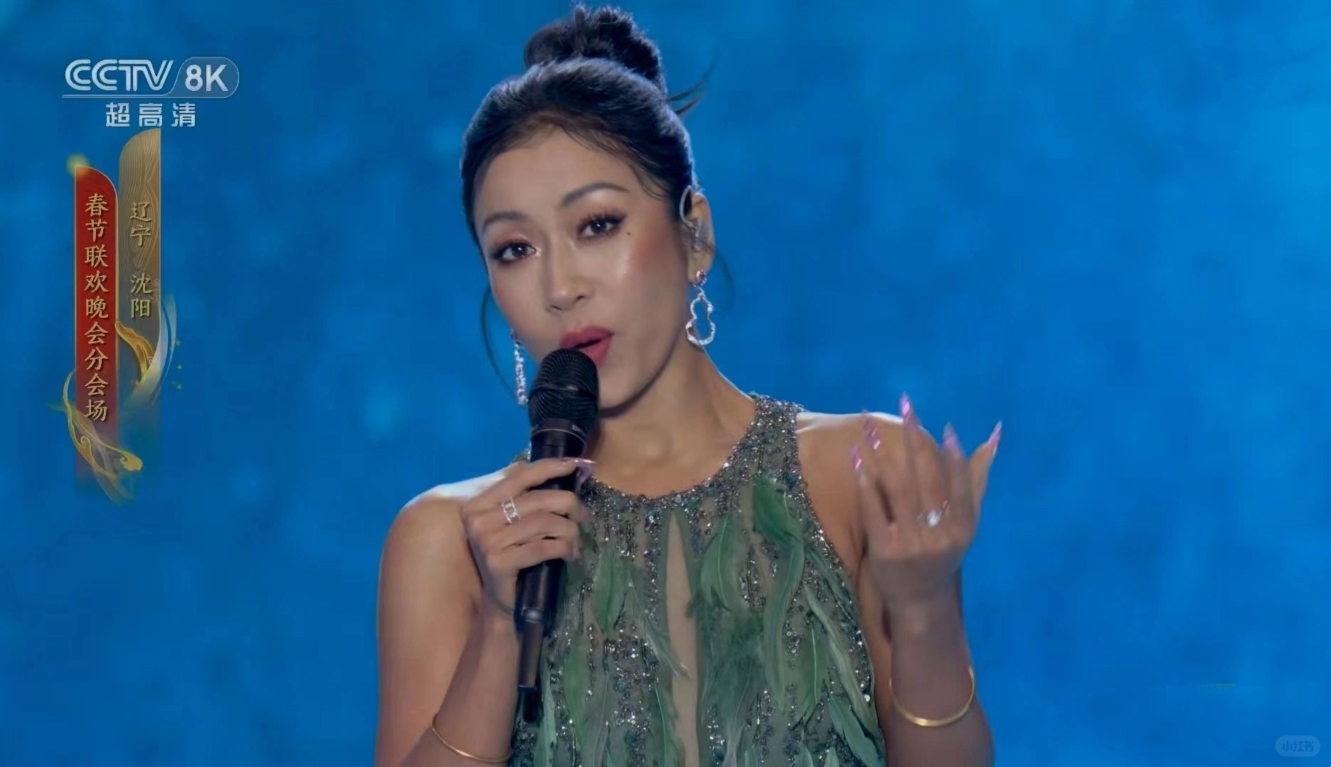 吉克隽逸春晚!美白打光疑云引发热.@老梁论事的动态