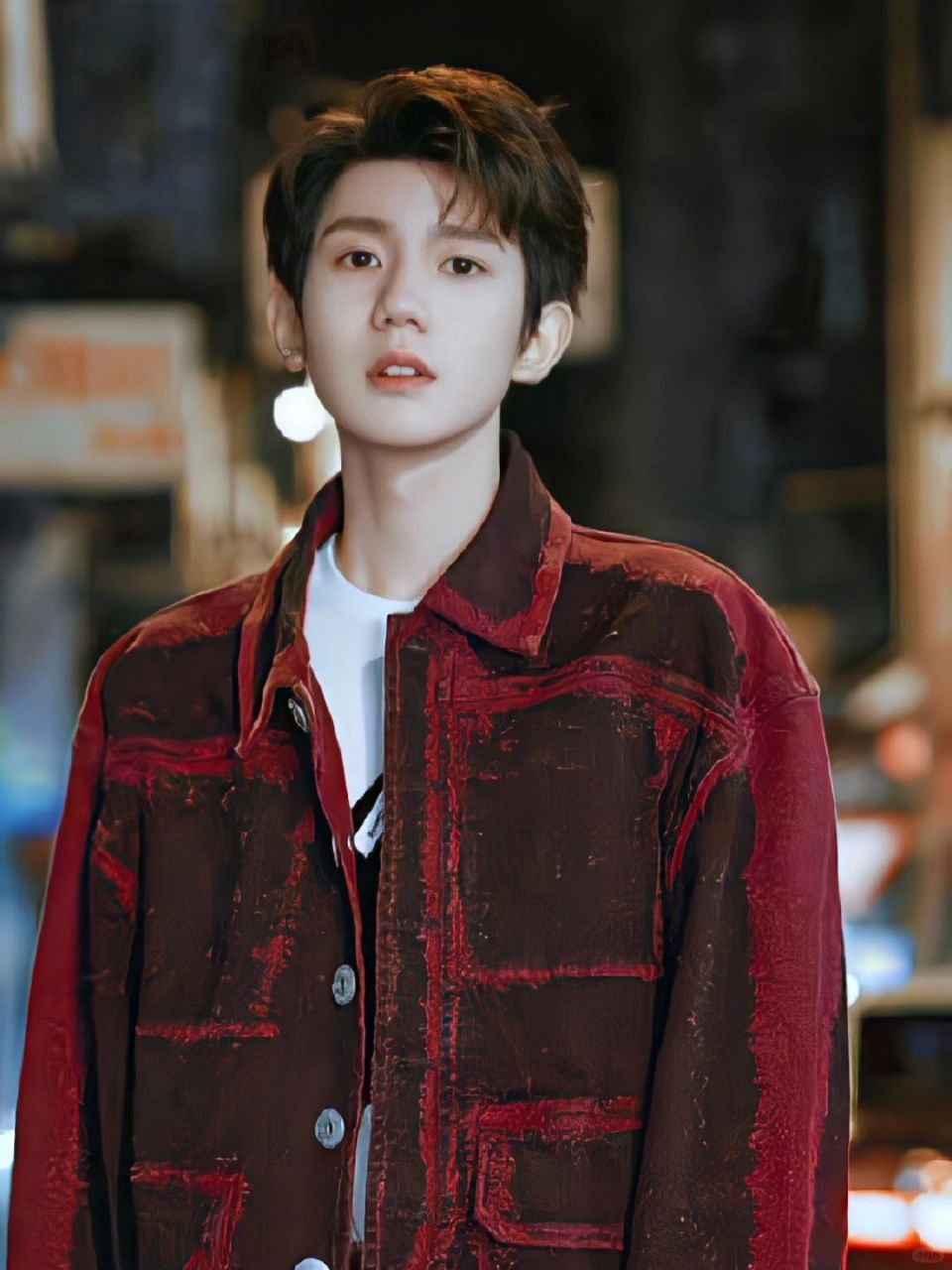 尤其是当我 看到 王源壁纸 和 王源神图 这两个话题时,我简直控制不住