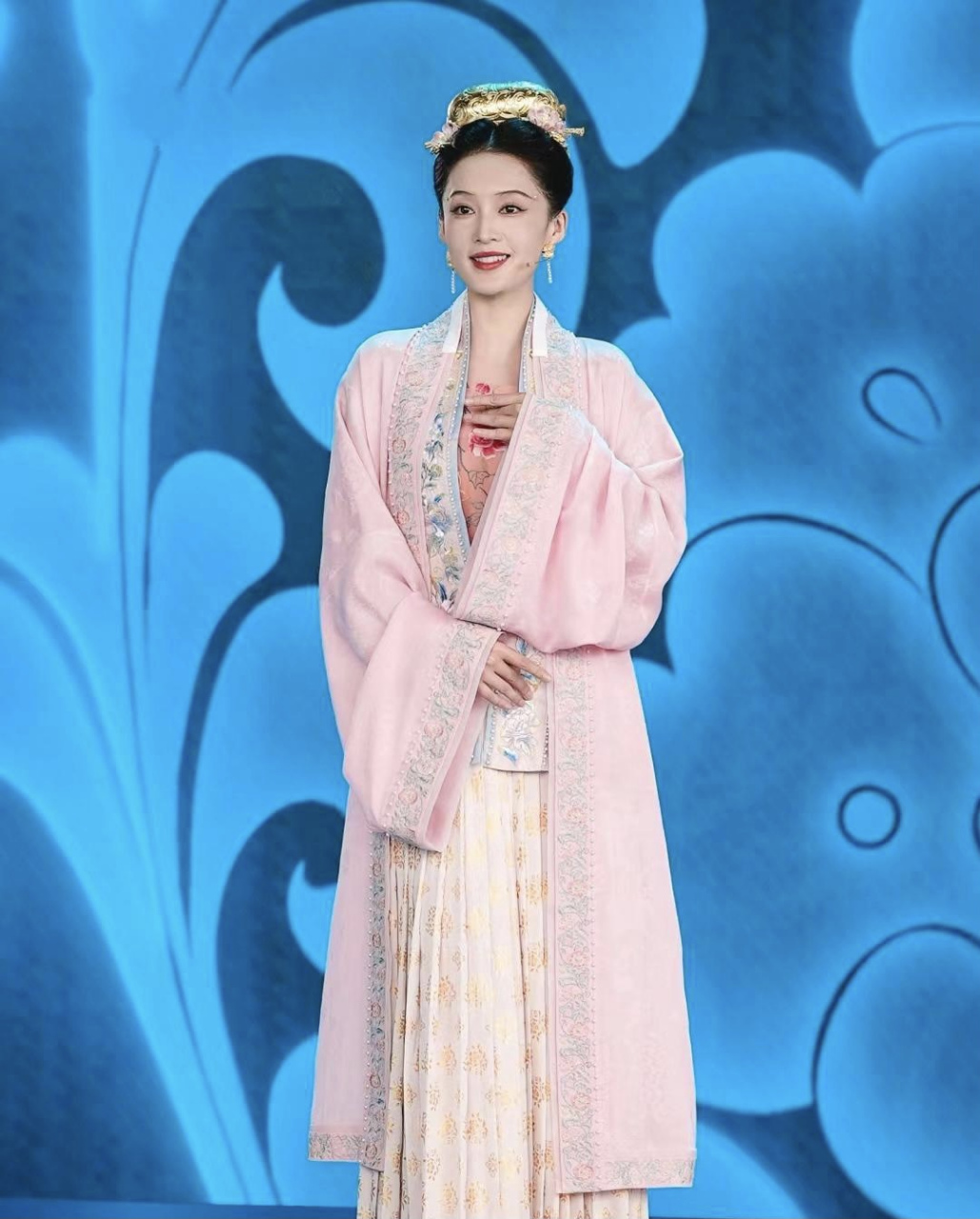 看了李沁春晚的宋代造型,感觉她真的可以演李清照,谢