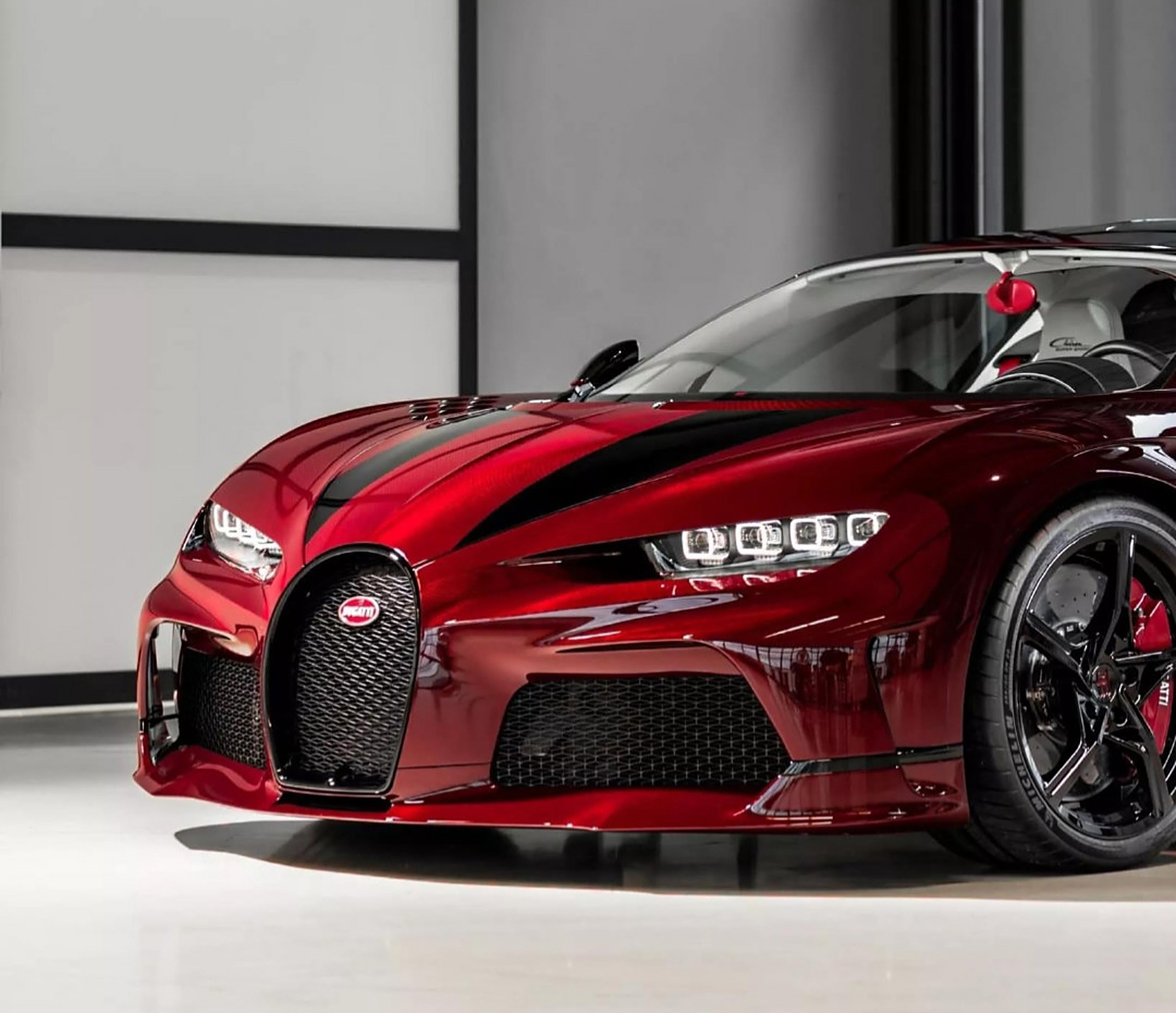 红色布加迪,预示着2024红红火火