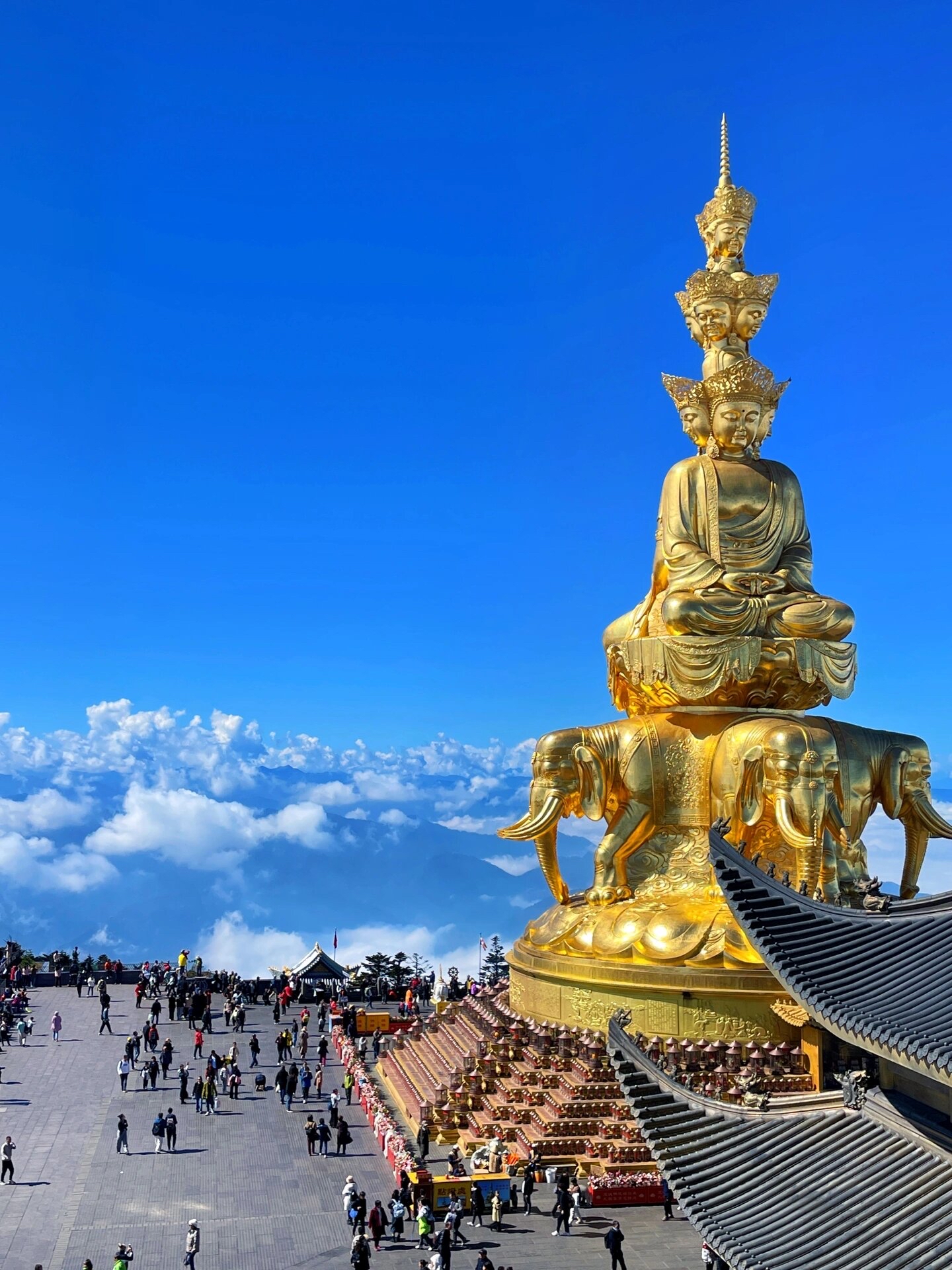 峨眉山,又称"大光明山",位于中国四川省乐山市峨眉山市,是四川省的西