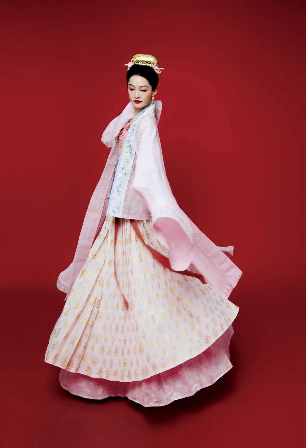 春晚四美爆火出圈!全员穿汉服骄傲秀中国文化,高颜值美成画中仙