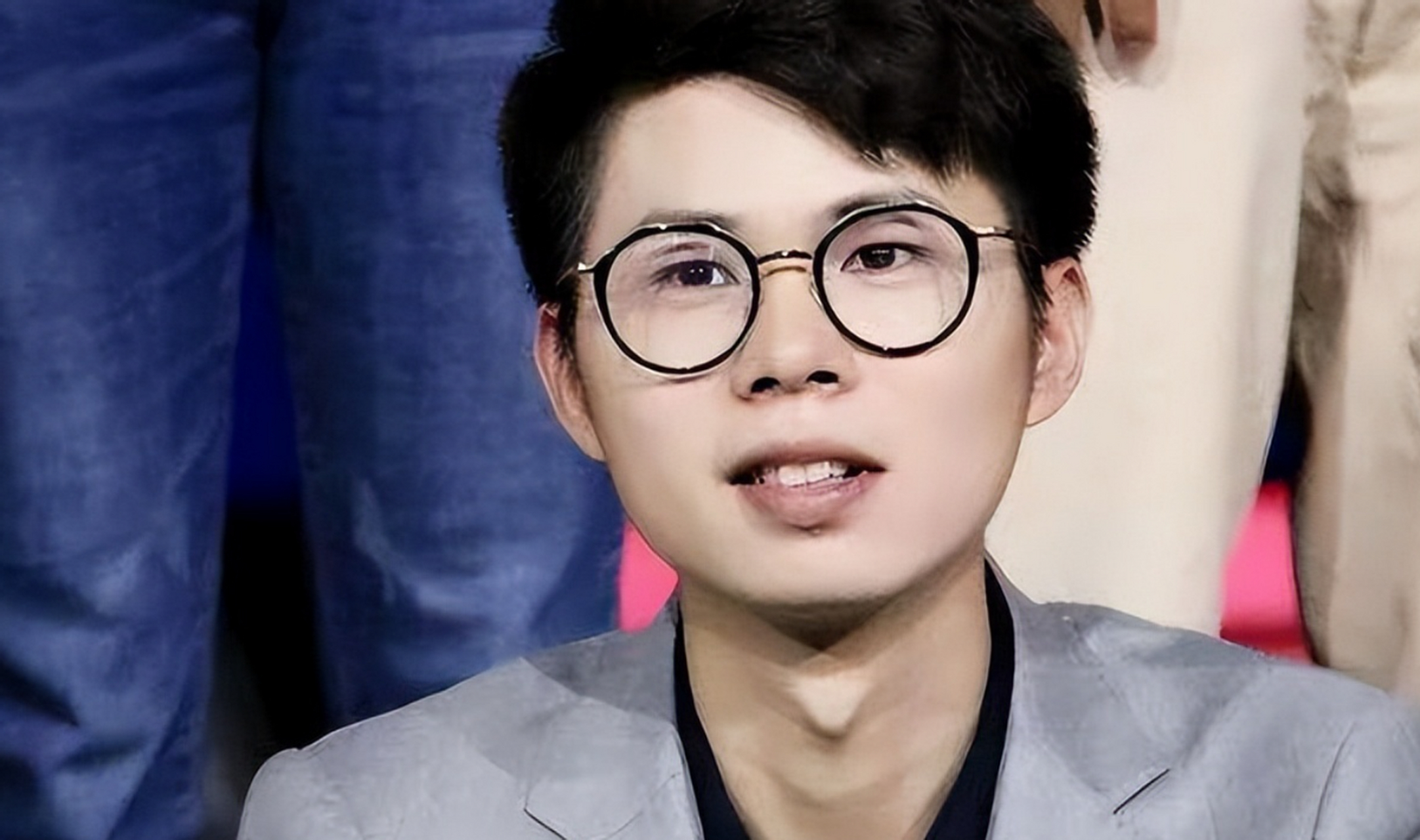 久哲在kpl的职业生涯中曾是出色的职业选手和教练,开创了南京hero久竞