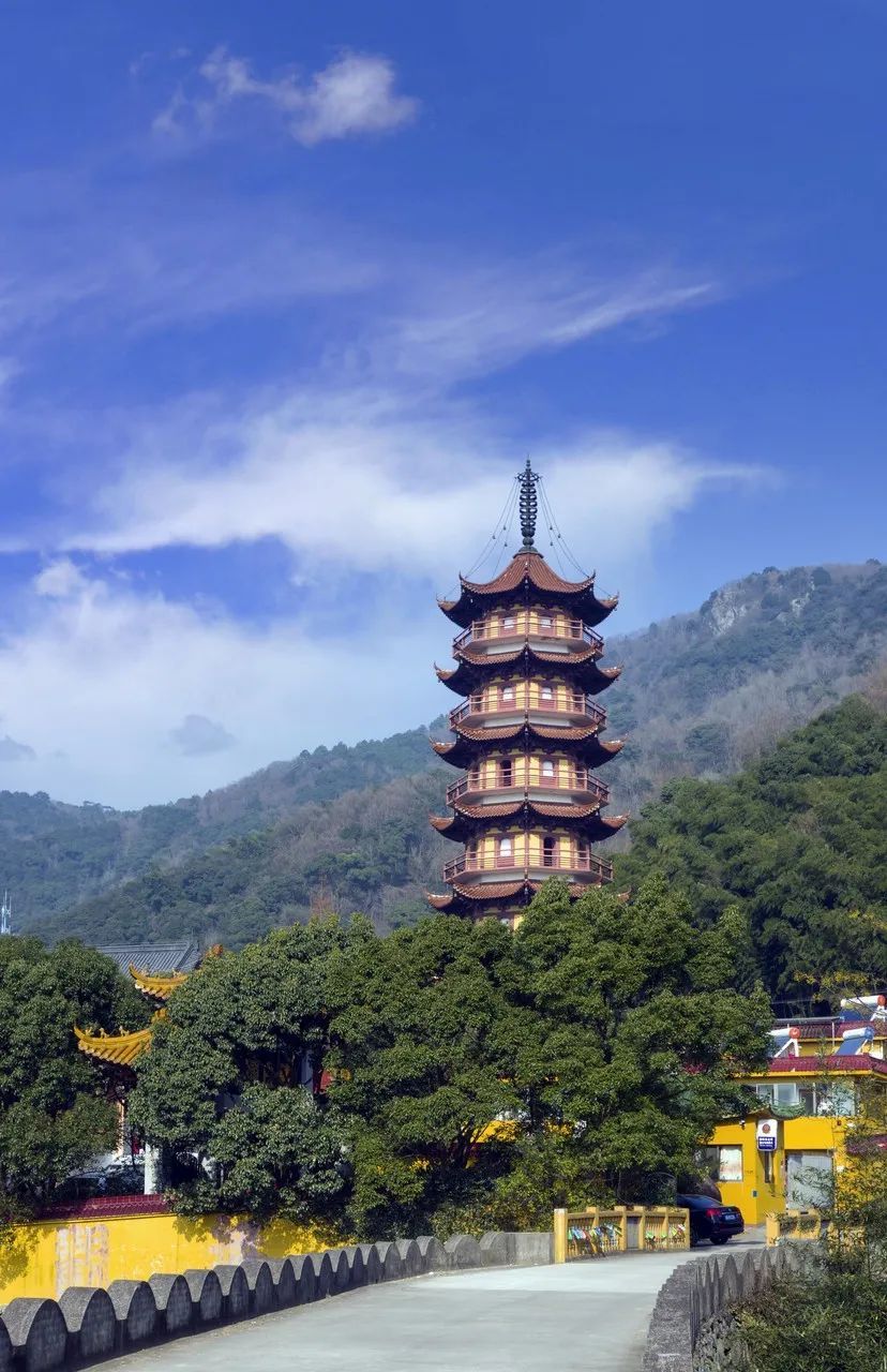 宁波是中国最具幸福感城市之一,拥有悠久的历史文化和美丽的自然风光.