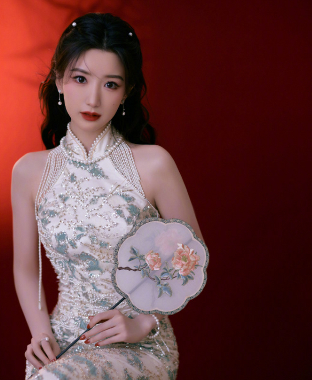 毛晓彤的新春旗袍照