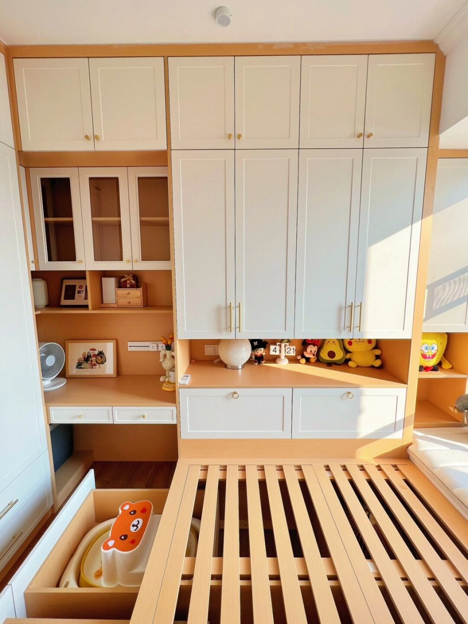 8㎡的小卧室 ,小户型解决收纳难问题 最好就是全屋定制卧室做榻榻米床