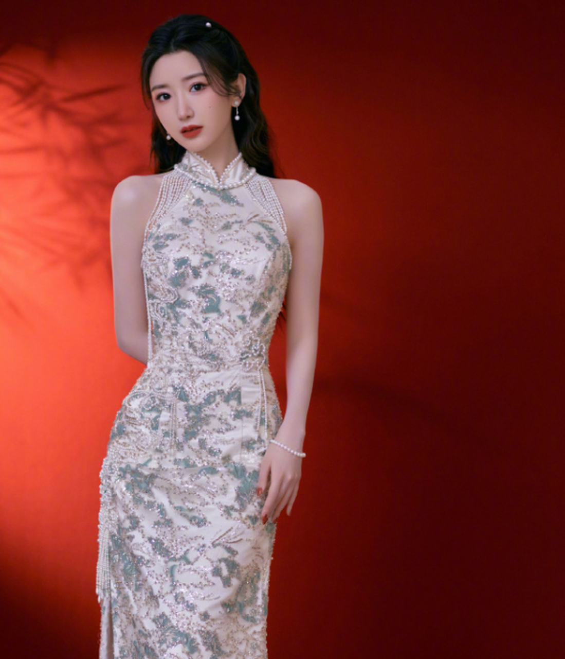 毛晓彤的新春旗袍照