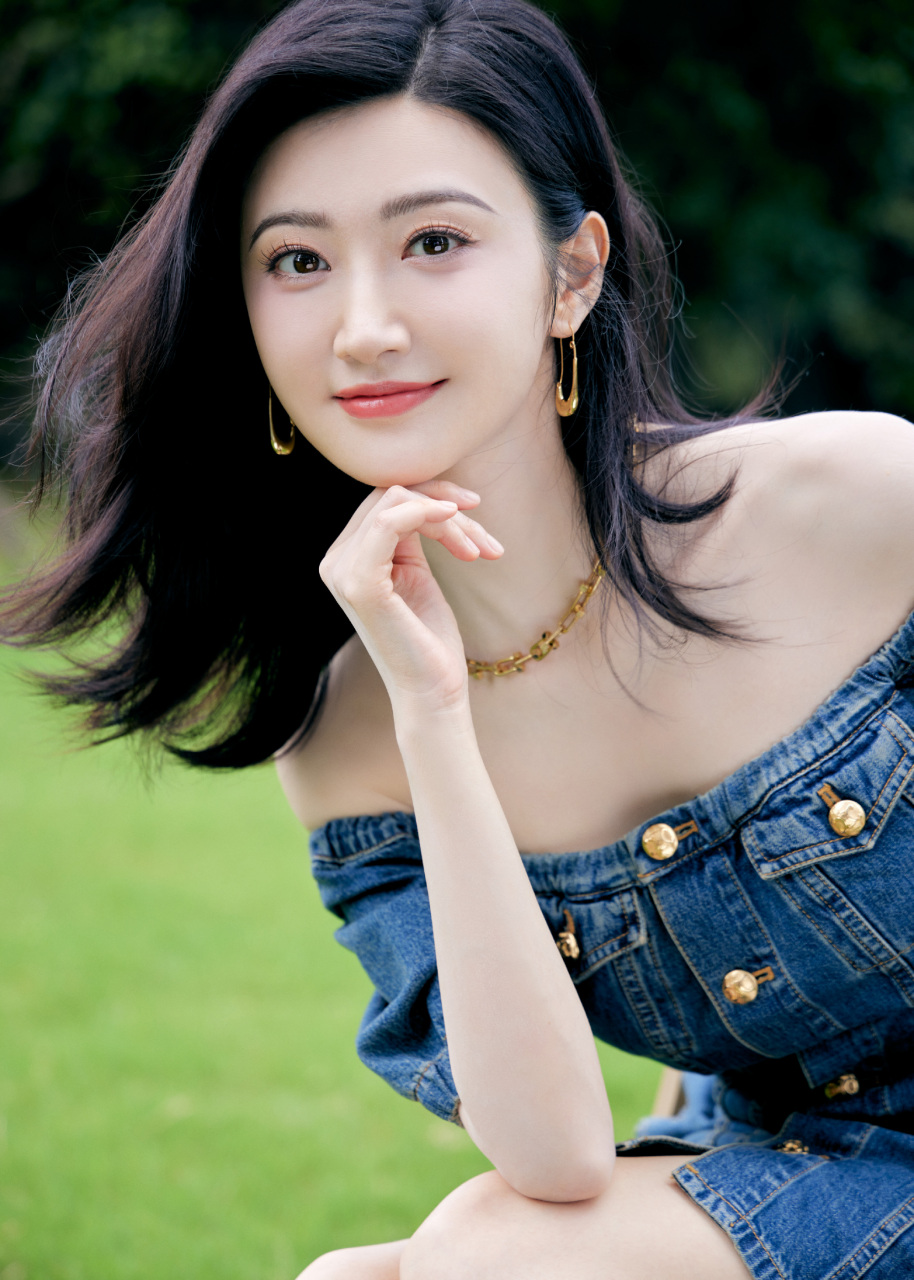 景甜初冬牛仔短裙户外写真组图 #景甜