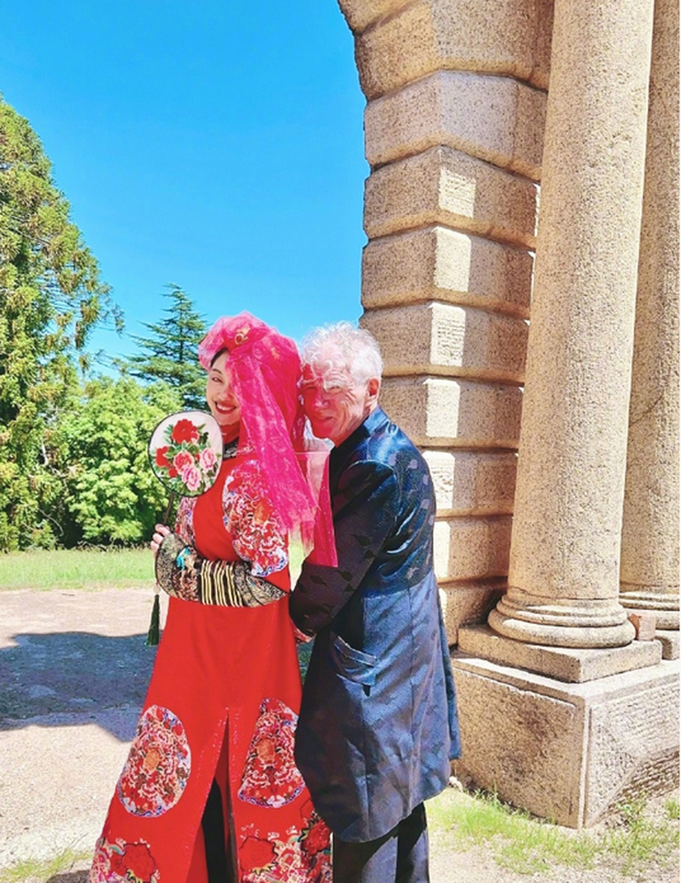 据悉,杜可风曾是王家卫御用摄影师,代表作有《春光乍泄》《重庆森林》