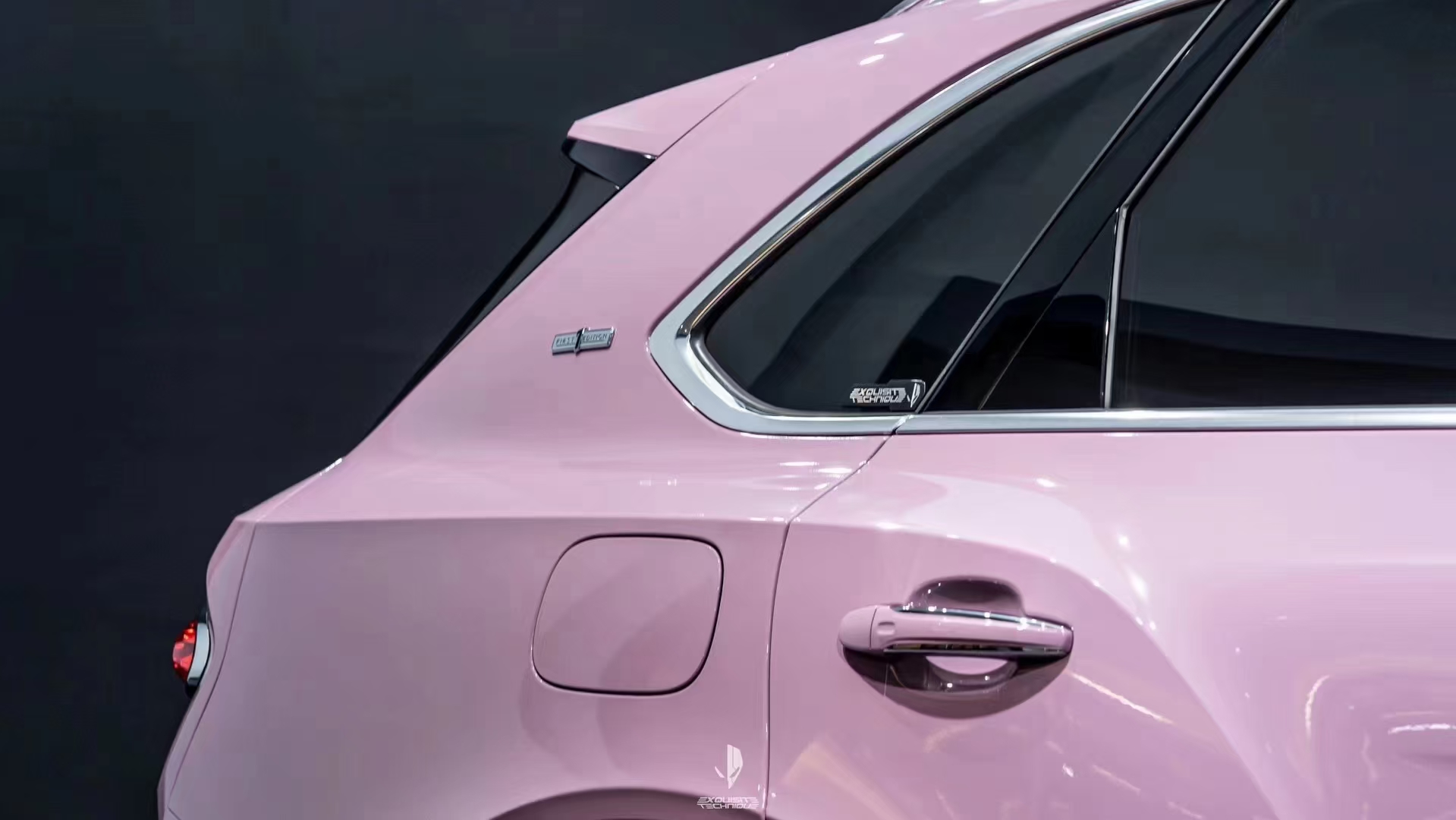 宾利添越icr改色膜乌龙奶茶粉,柔美的粉色