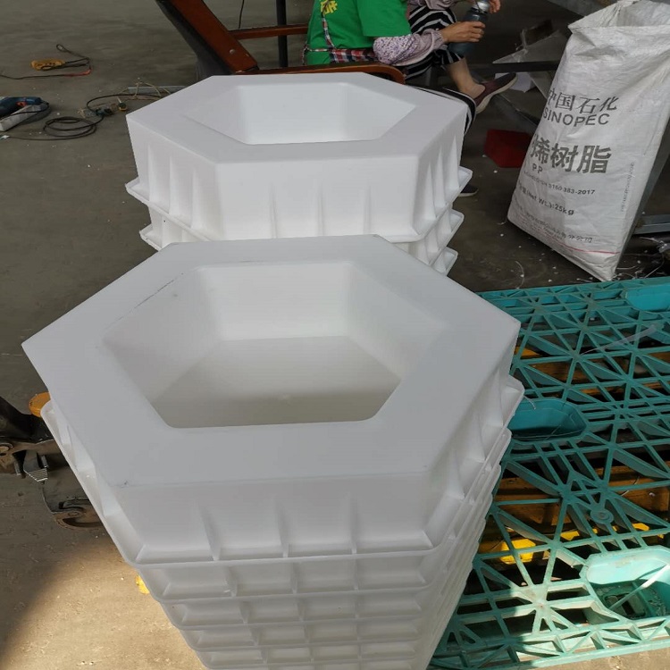 预制砼空心六棱块模具规格尺寸解析