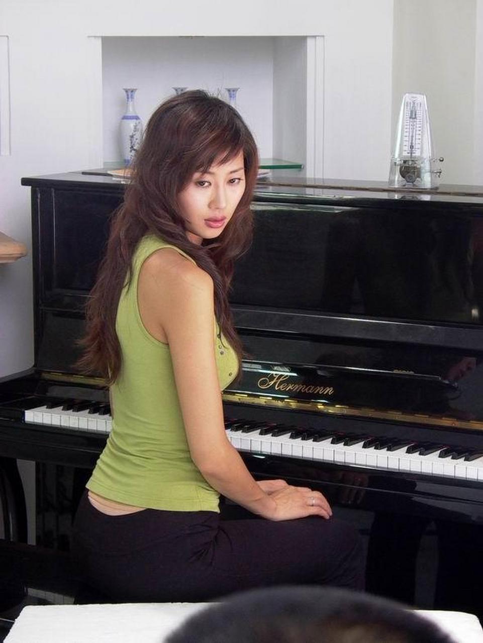 名模谢东娜光彩照人