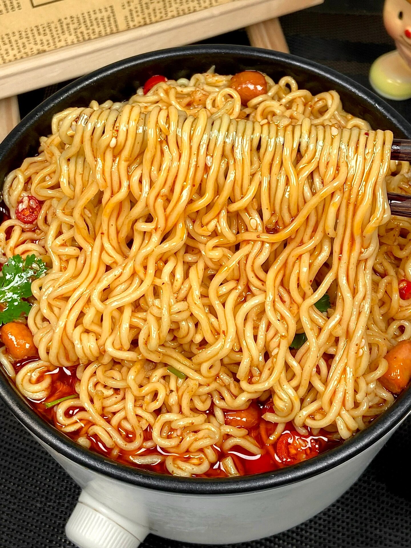 泡面劲道爽滑,花生米香脆!巨巨巨过瘾!