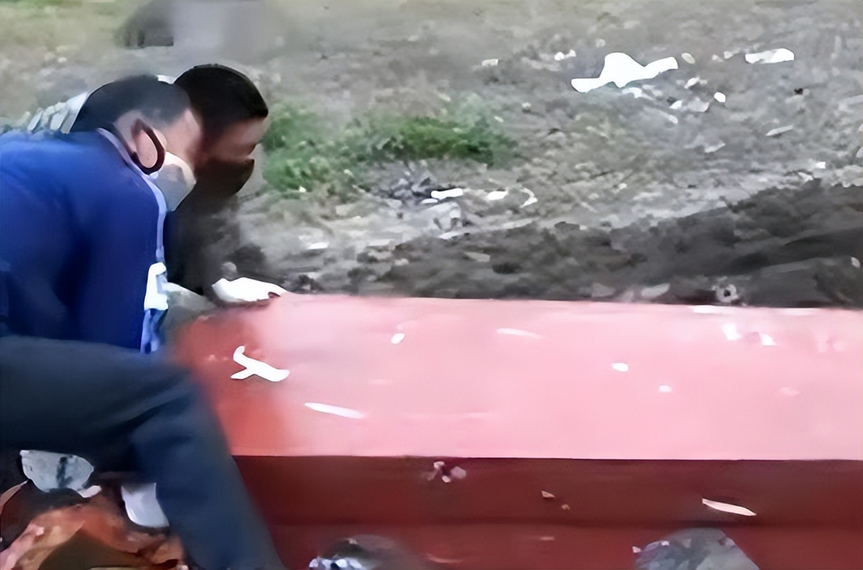 梦见死去的父亲和棺材（梦见死去的父亲和棺材又回家和一家人吃饭没说话啥意思） 梦见死去的父亲和棺材（梦见死去的父亲和棺材又回家和一家人用饭
没语言
啥意思） 卜算大全