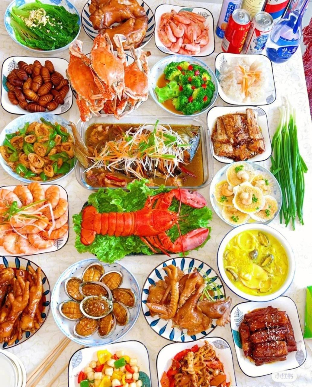 年夜饭是春节的重头戏,大家倾注心血准备丰盛菜肴.