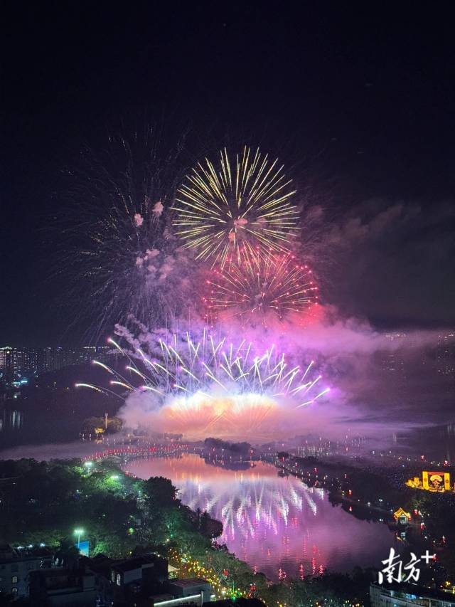 阳江烟花爆炸图片