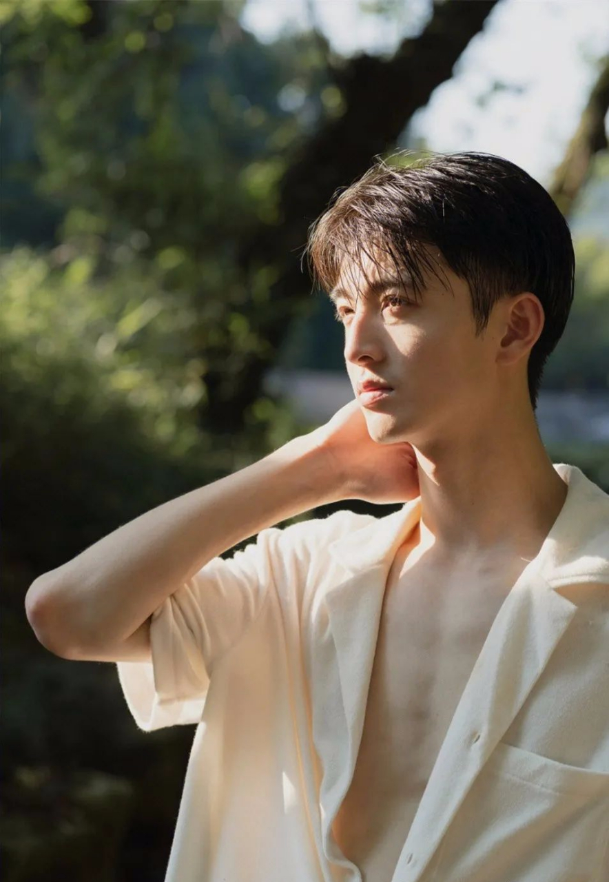 浙江187cm白皙腹肌体育生,这样的肌肉小奶狗要不要?