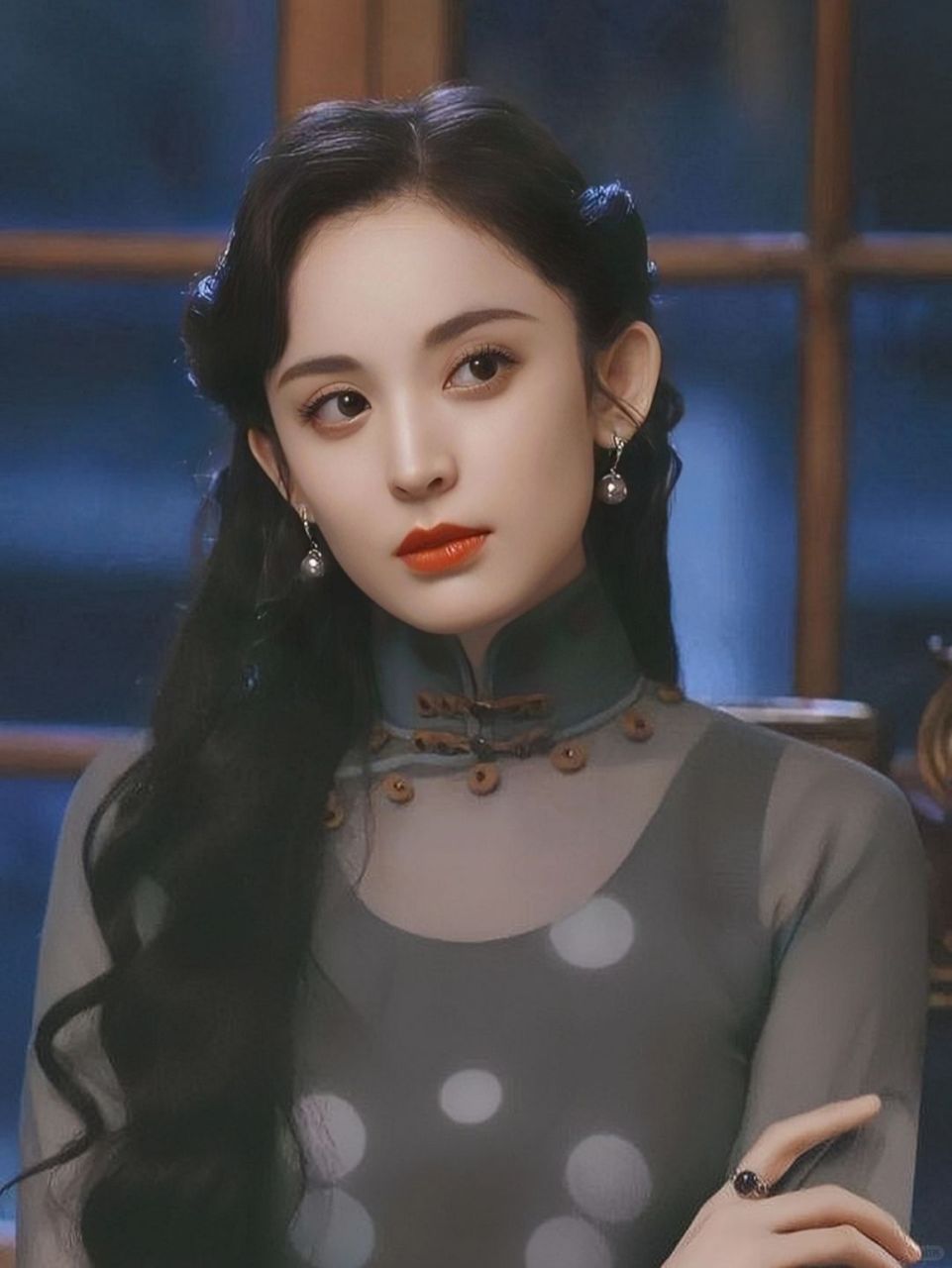 说到古力娜扎,我首先想到的就是她那令人惊艳的高颜值.