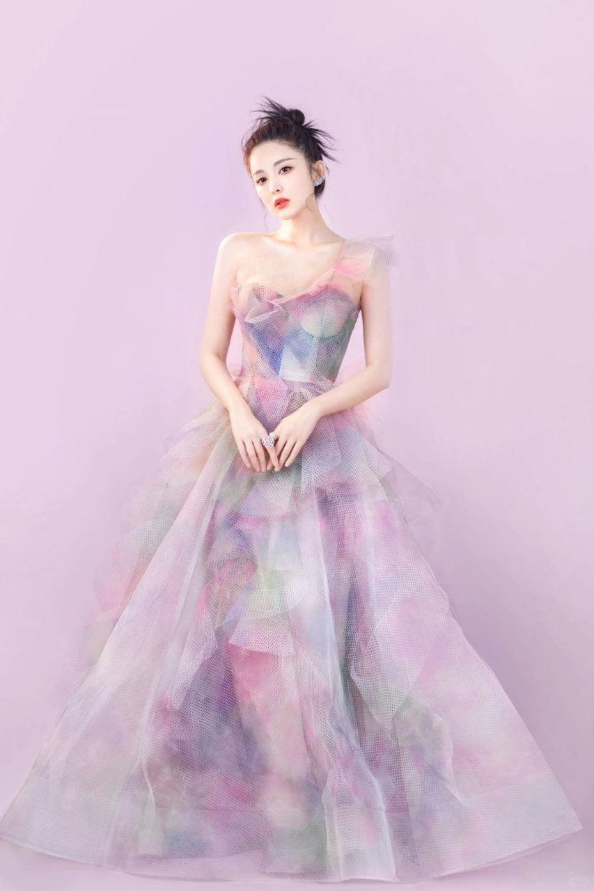 异域风情古力娜扎的绝美礼服造型!