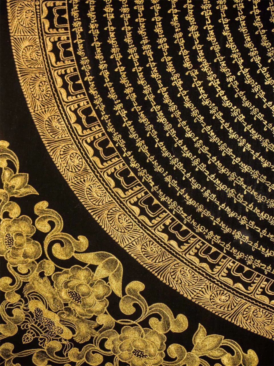 最中心绘梵文种子字唵字  在这个特殊的时刻,让我们共同欢庆,共同祈愿