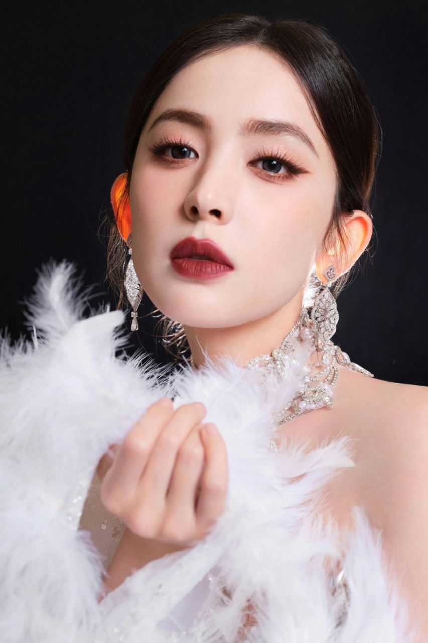 在网上看到一组古力娜扎的照片,真的被她惊艳到了!