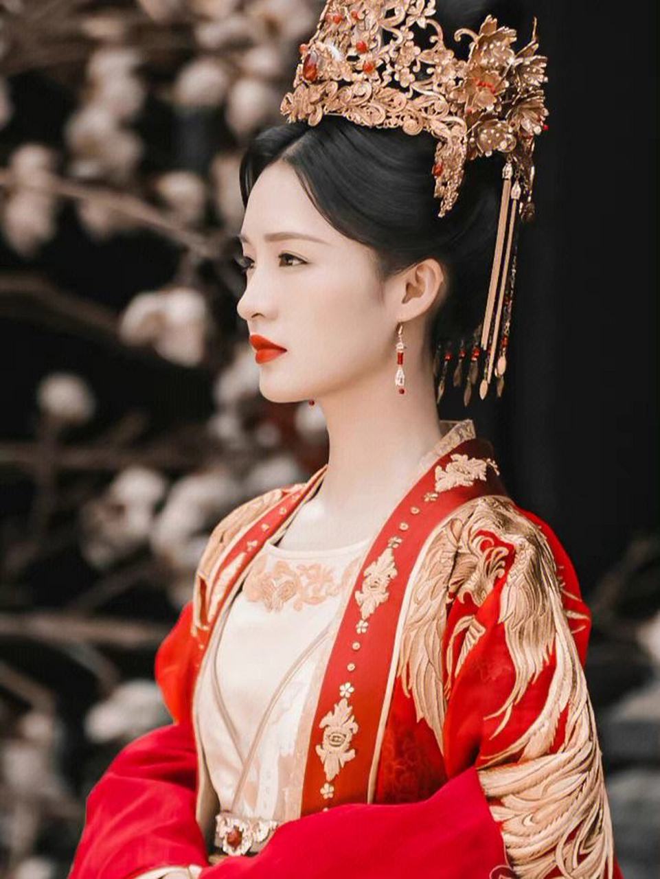 李沁,这位1990年9月27日出生于江苏省苏州市昆山市巴城镇的美女演员