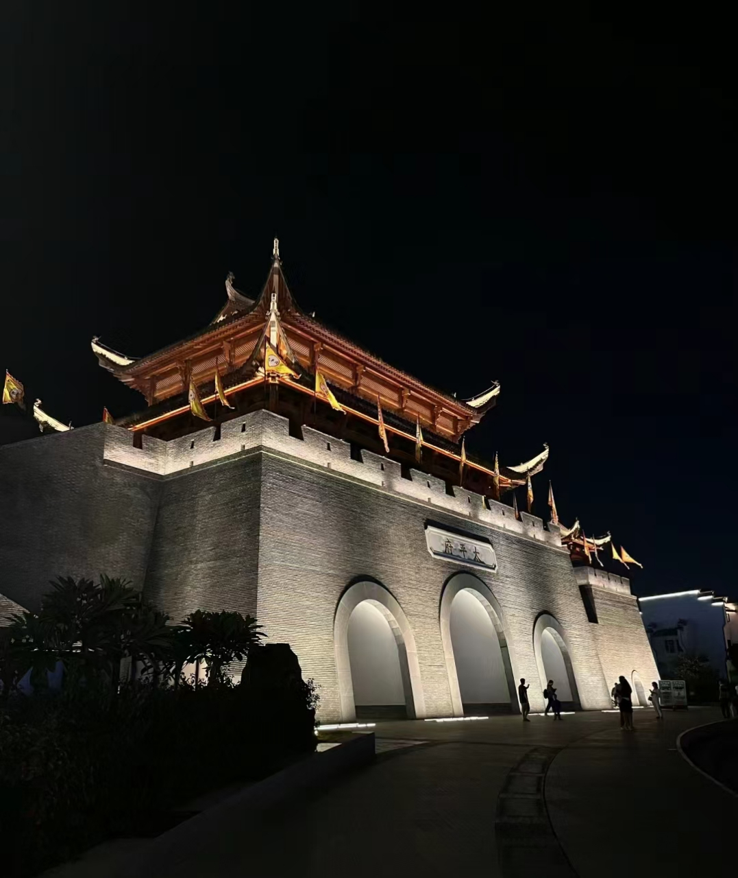 崇左斜塔 67崇左太平 古城的夜景 #发文集龍卡瓜分百万现金