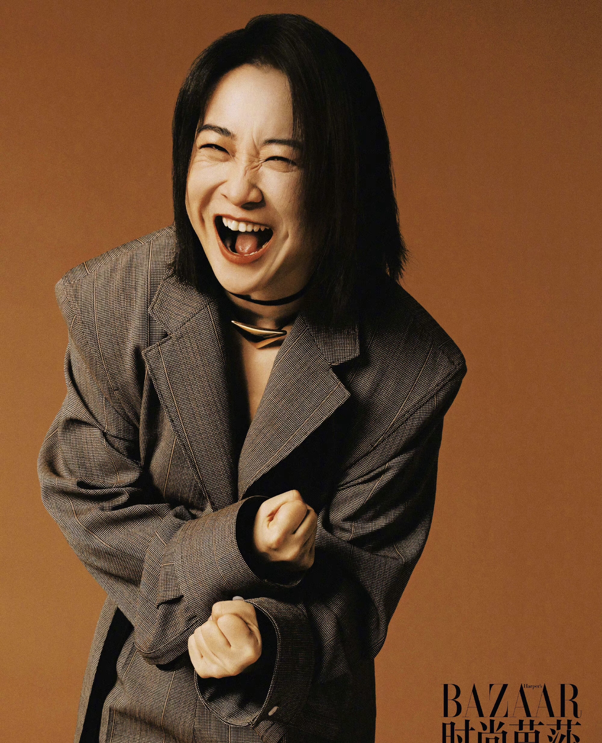 跟她以往风格完全不一样.果然对自己狠的人往往都是成功的