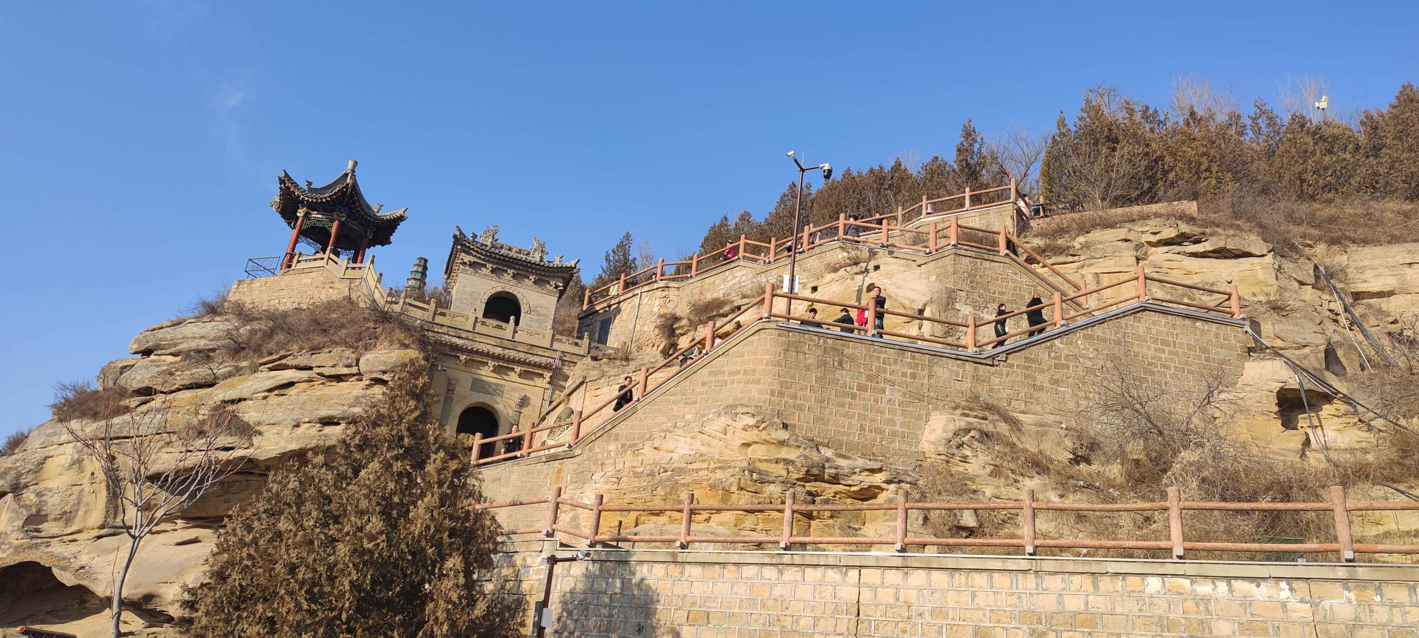 笑不活了,作为一个地地道道的延安人,竟然分不清太和山和清凉山