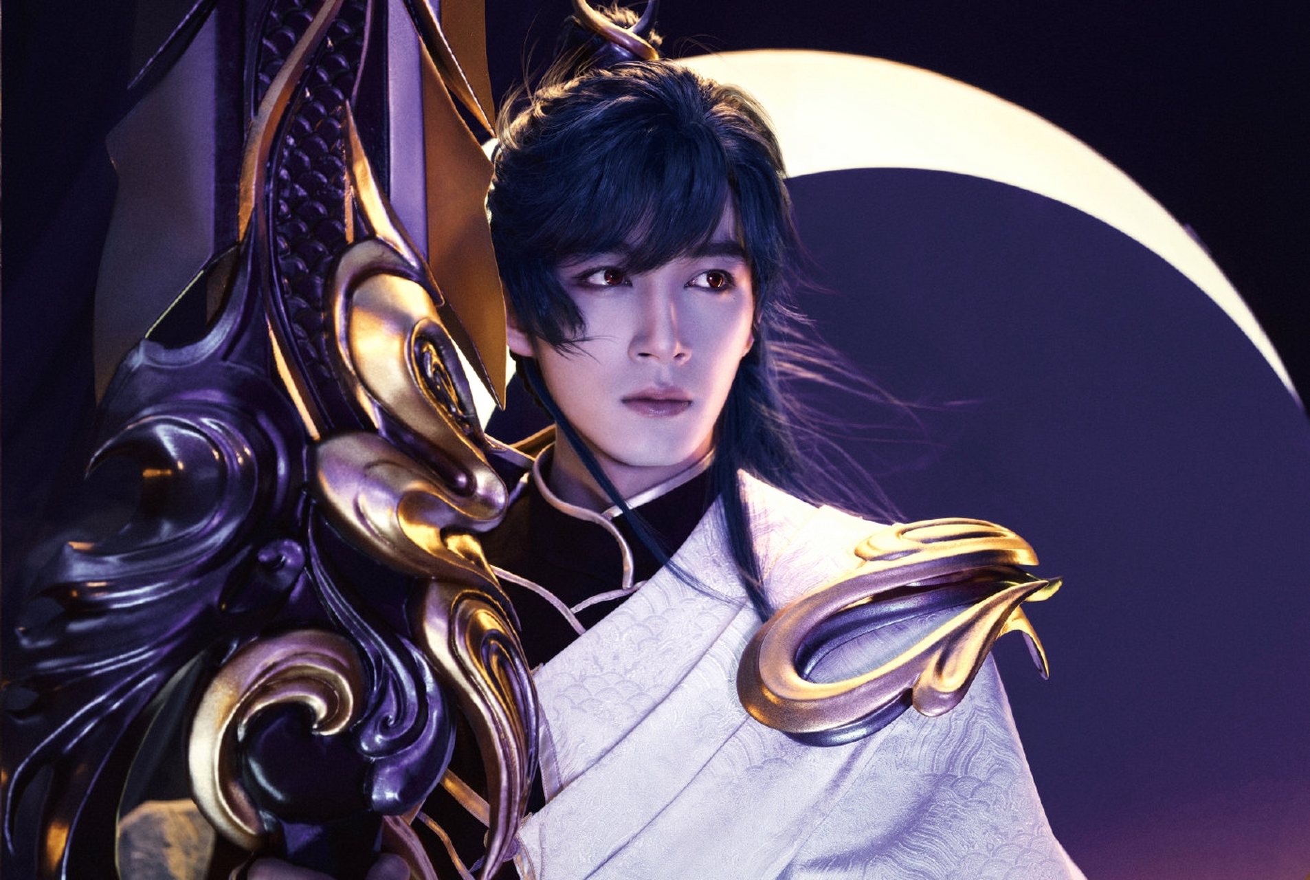 王星越cos的游戏人物李信,好帅.