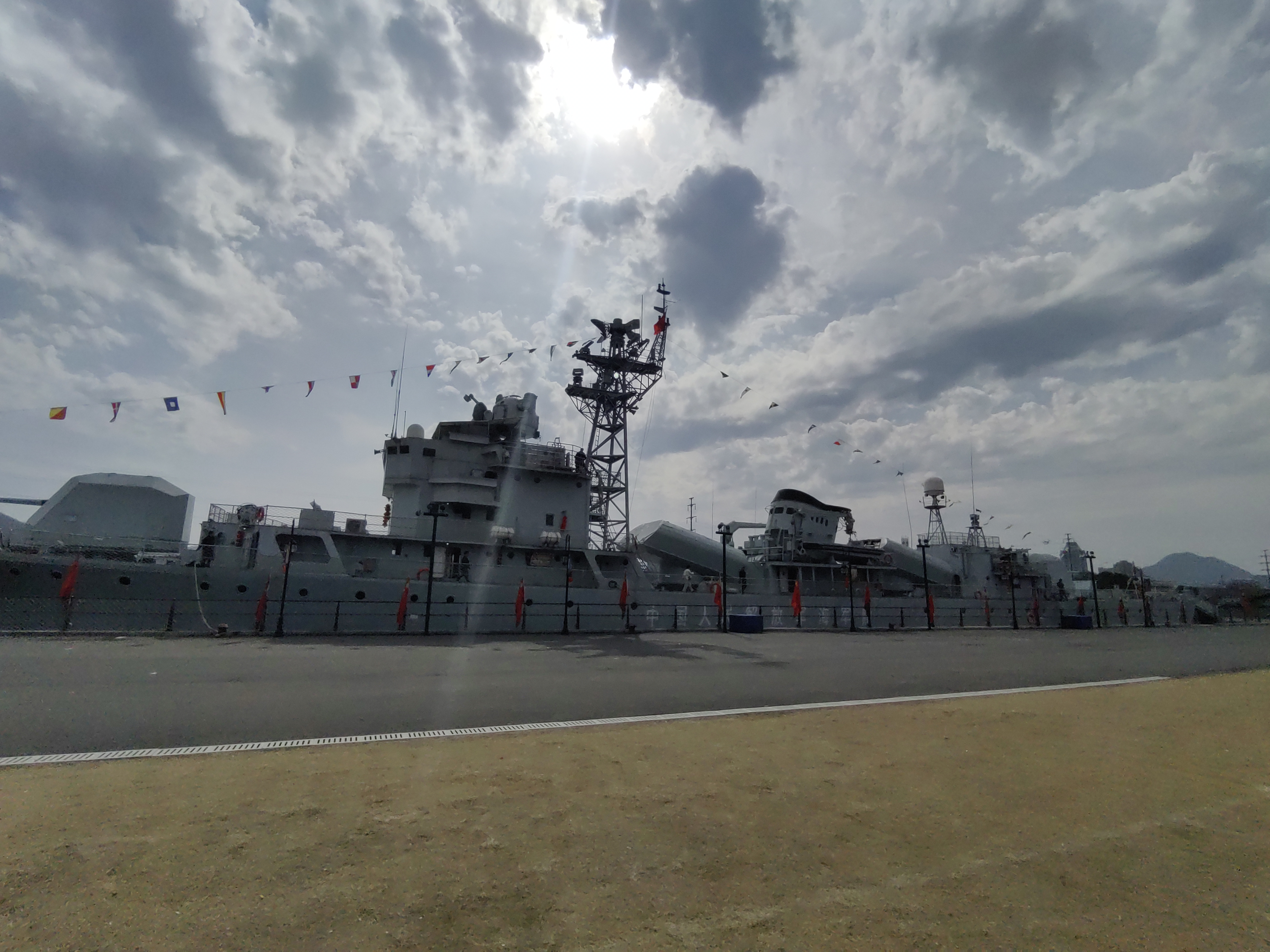 退役护卫舰金华舰太酷啦[滑稽][滑稽][滑稽]#发文集龍卡瓜分百万现金