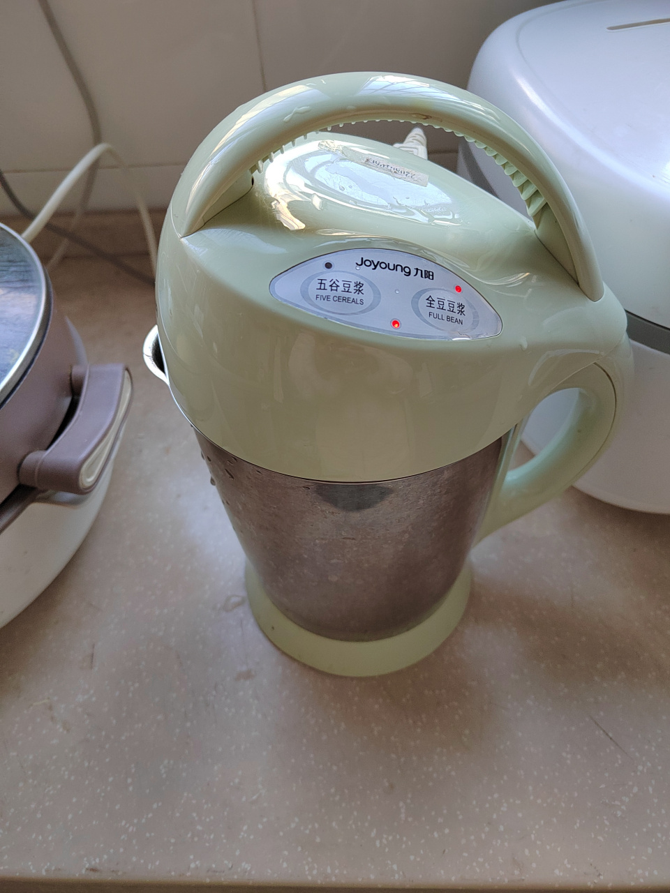 怀着激动的心情来夸一夸一款老式的九阳豆浆机机.