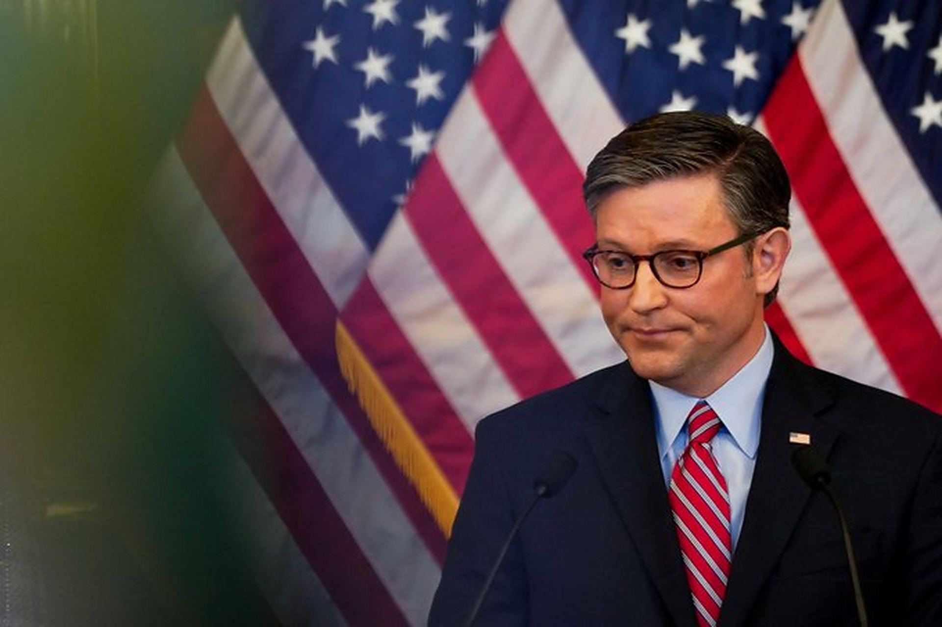 【又废了,美国众议院议长约翰逊驳回参议院的补充外援法案】  众议院