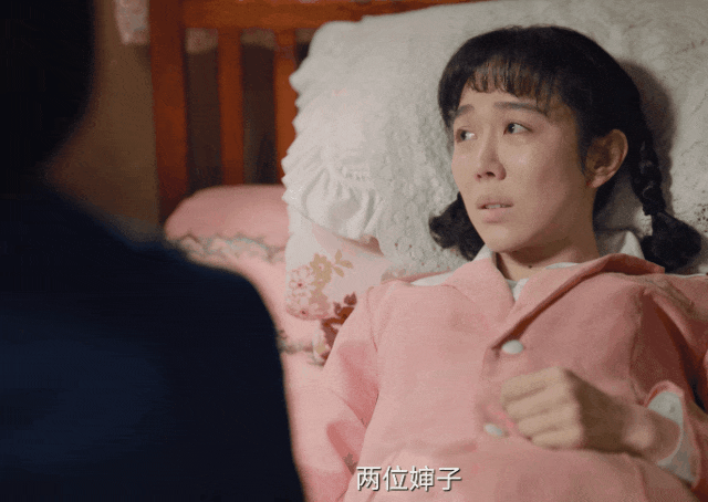 更离谱的是这部剧里她的镜头还不少,因为低血糖晕倒,结果画面给了她这