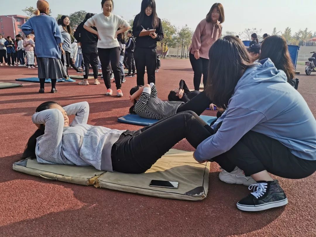 大学生体测"作弊",有同学破了世界纪录,体育老师高情商回复!