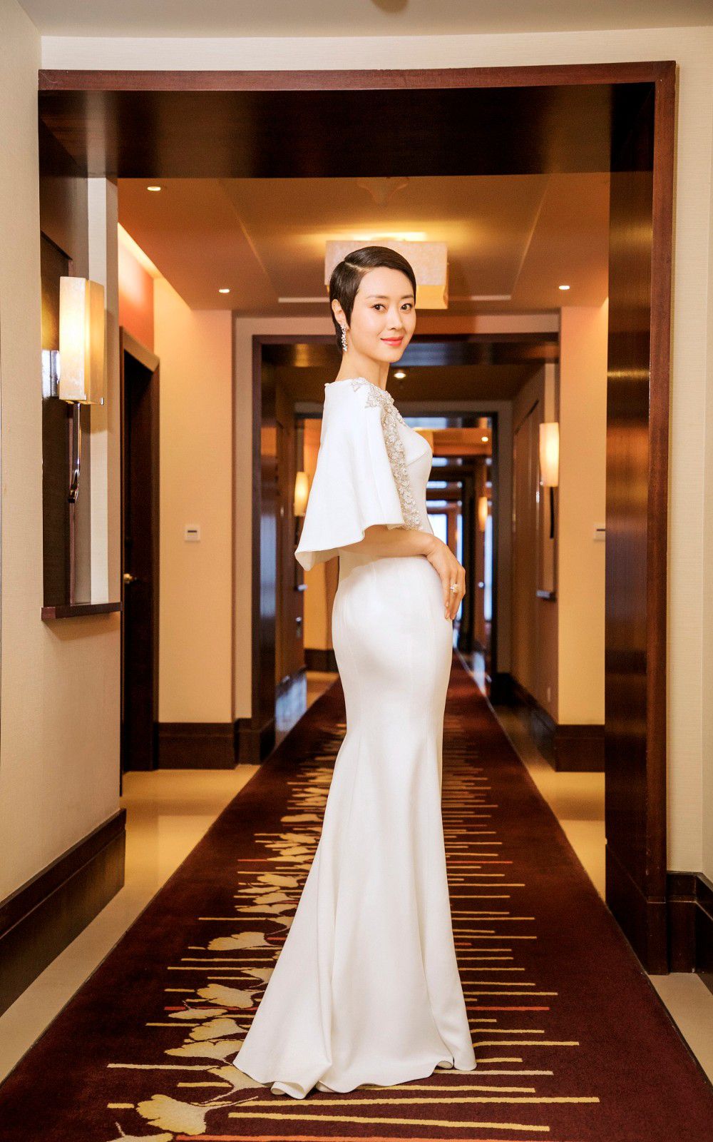 她是国家一级演员,人美演技好,被称为最低调影后,如今活成这样