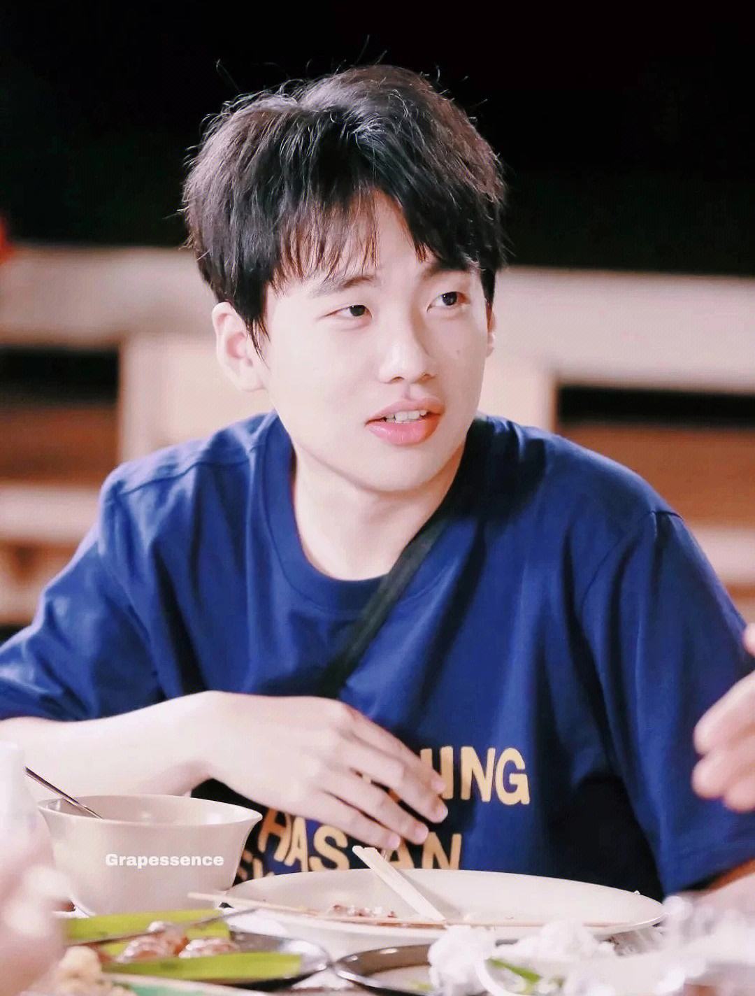 今天我们要来聊聊一位备受喜爱和关注的喜剧演员——郭麒麟