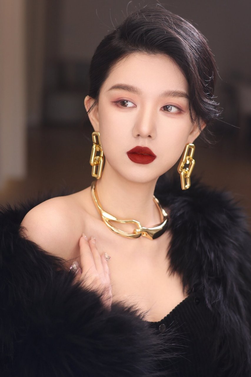 94  #复古港风妆容