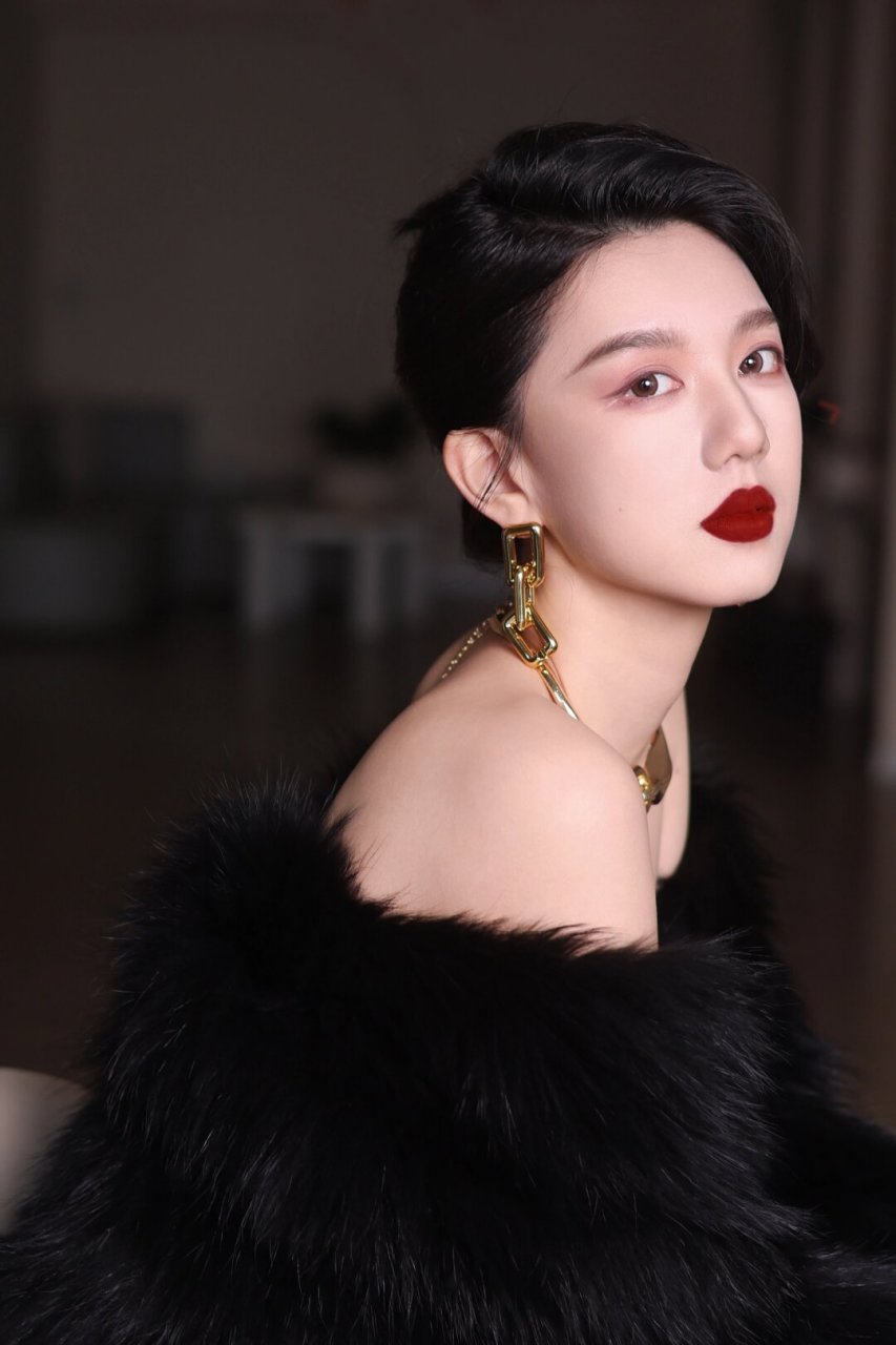 94  #复古港风妆容