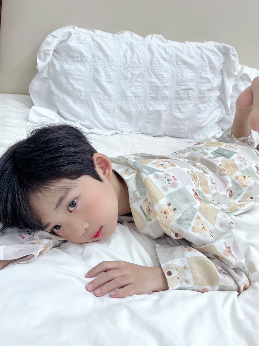 每次看到他无辜的大眼睛和那软乎乎的小肉垫,我的心都要被萌化了呀!