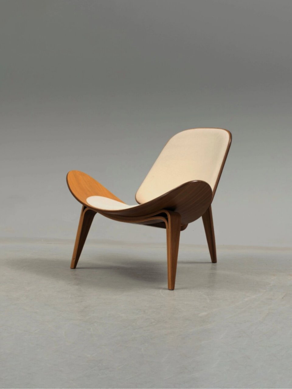 你必须认识的100个艺术品·三脚贝壳椅  三脚贝壳椅:微笑中的设计传奇