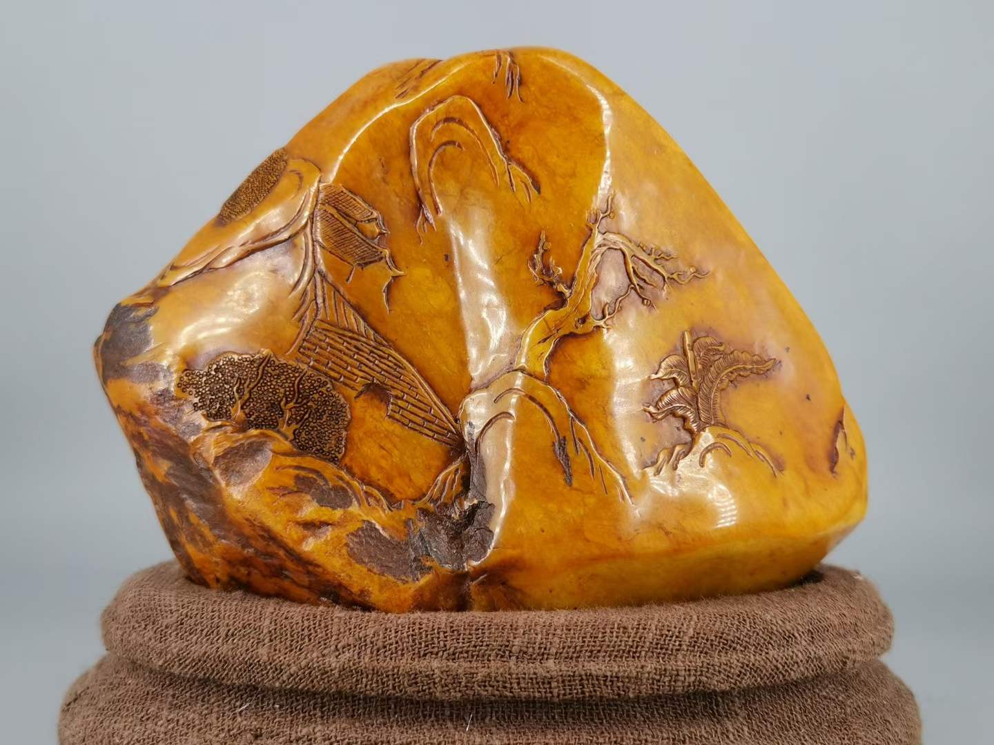 寿山田黄石雕随形薄意摆件印章「旧藏」高10cm 宽13.5cm,重841克