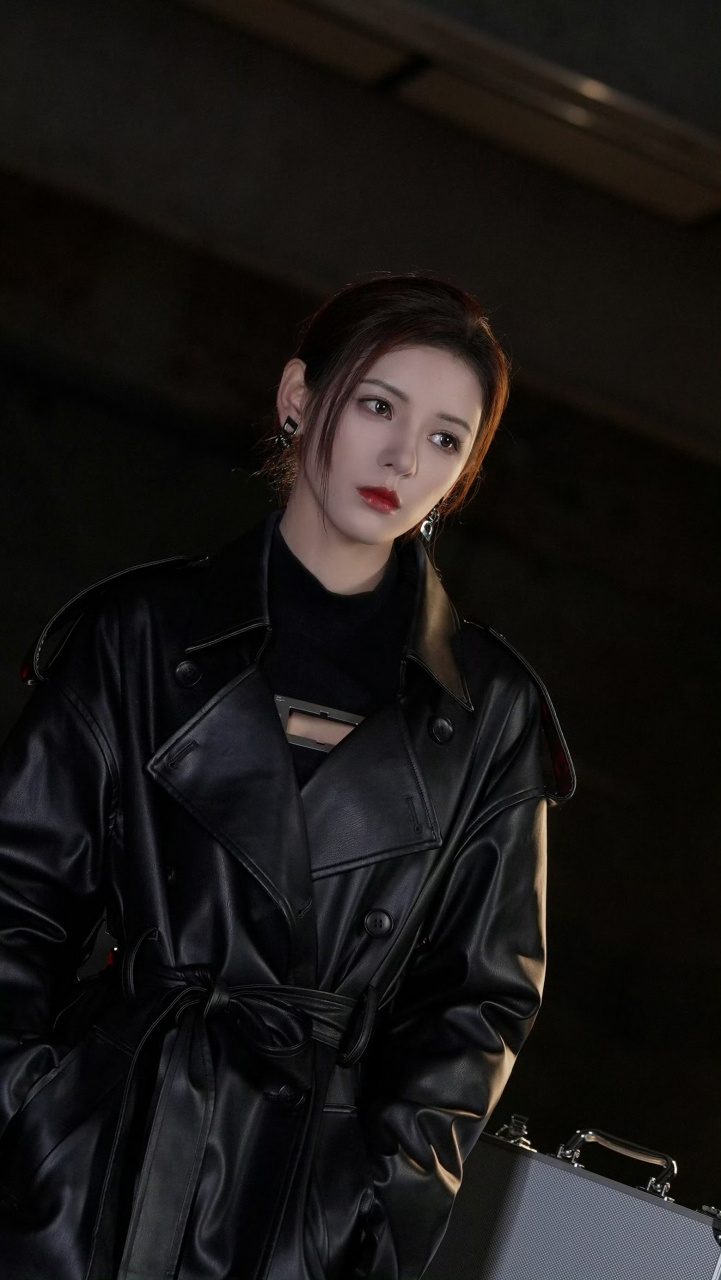 张予曦皮衣穿搭