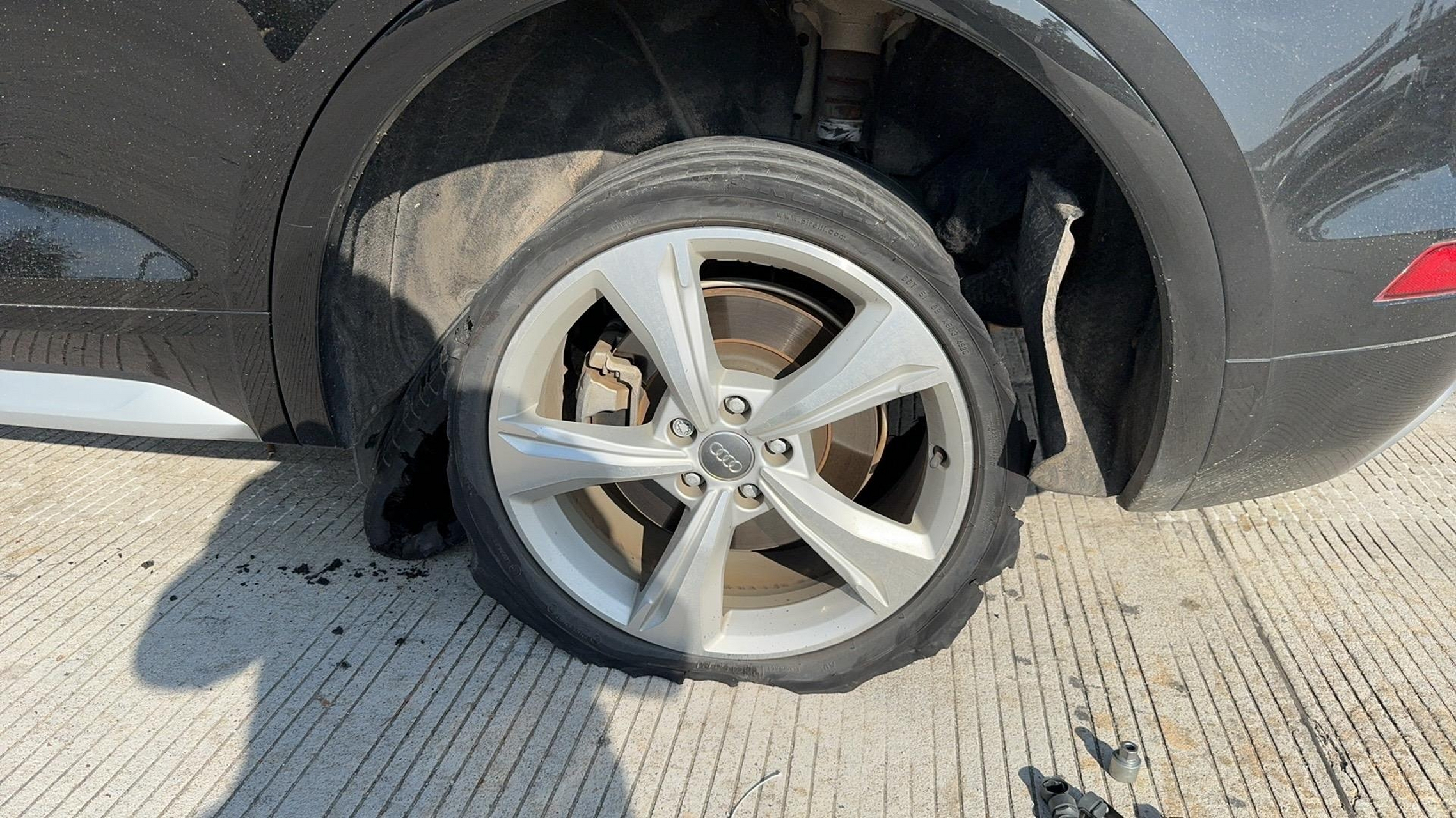 本以为好车没事,没想到开着奥迪也爆胎了,太吓人了,看来平时无论什么