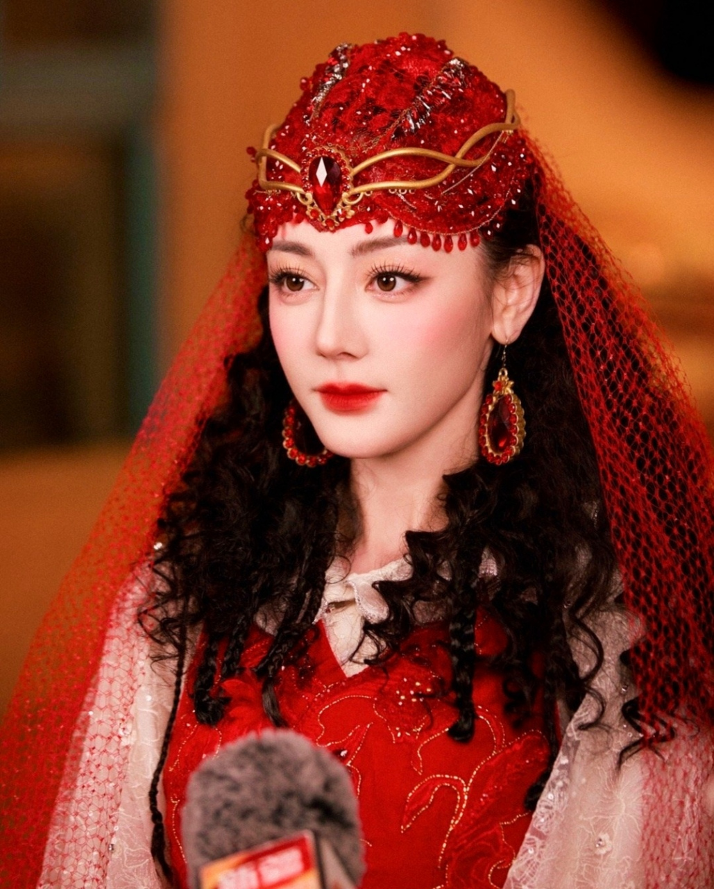 迪丽热巴春节联欢晚会造型生图,真的是美翻了,不愧是美丽的迪丽热巴.