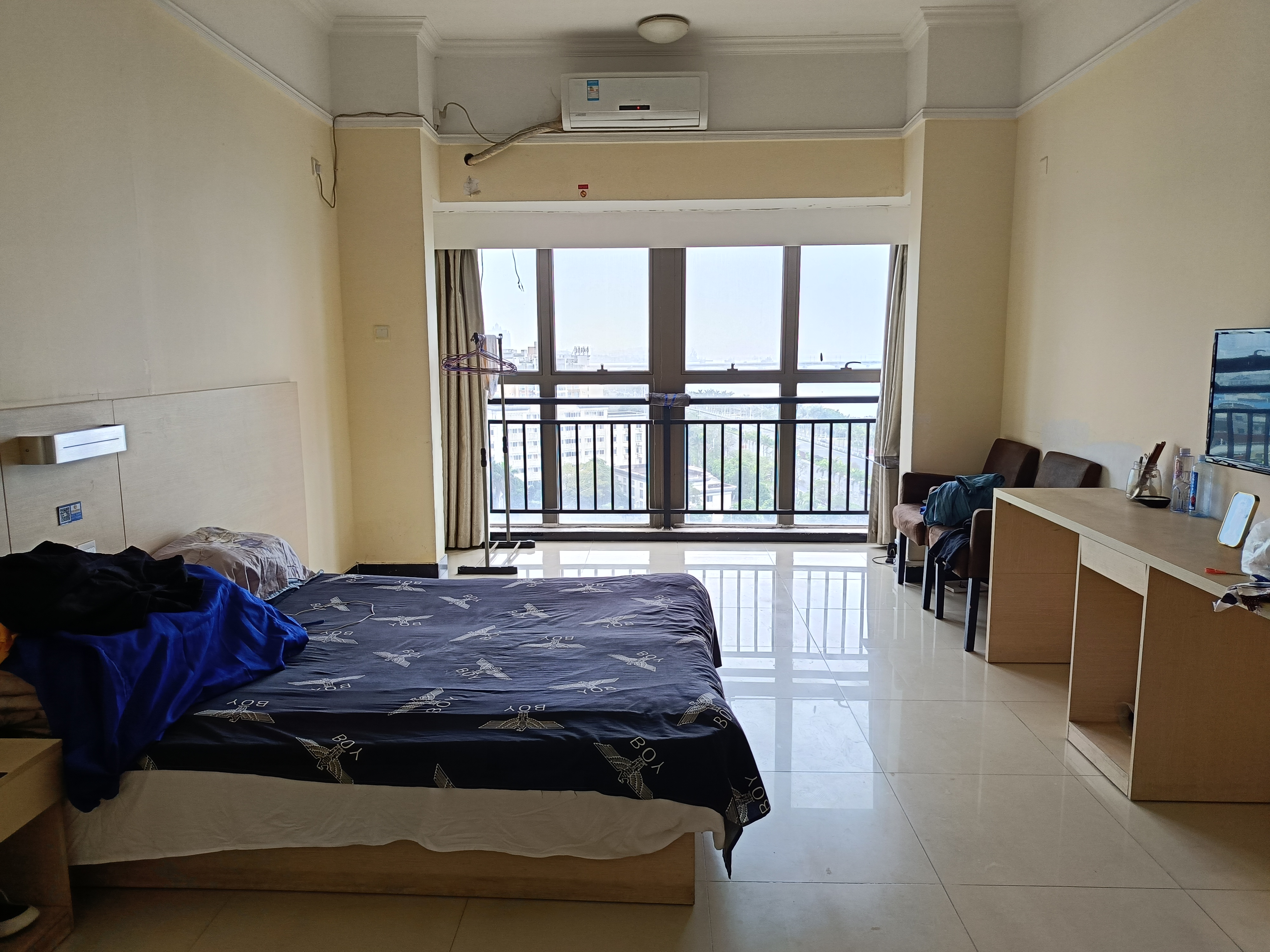 昨天12:30分从海口坐班车启程,经过近13个小时的旅