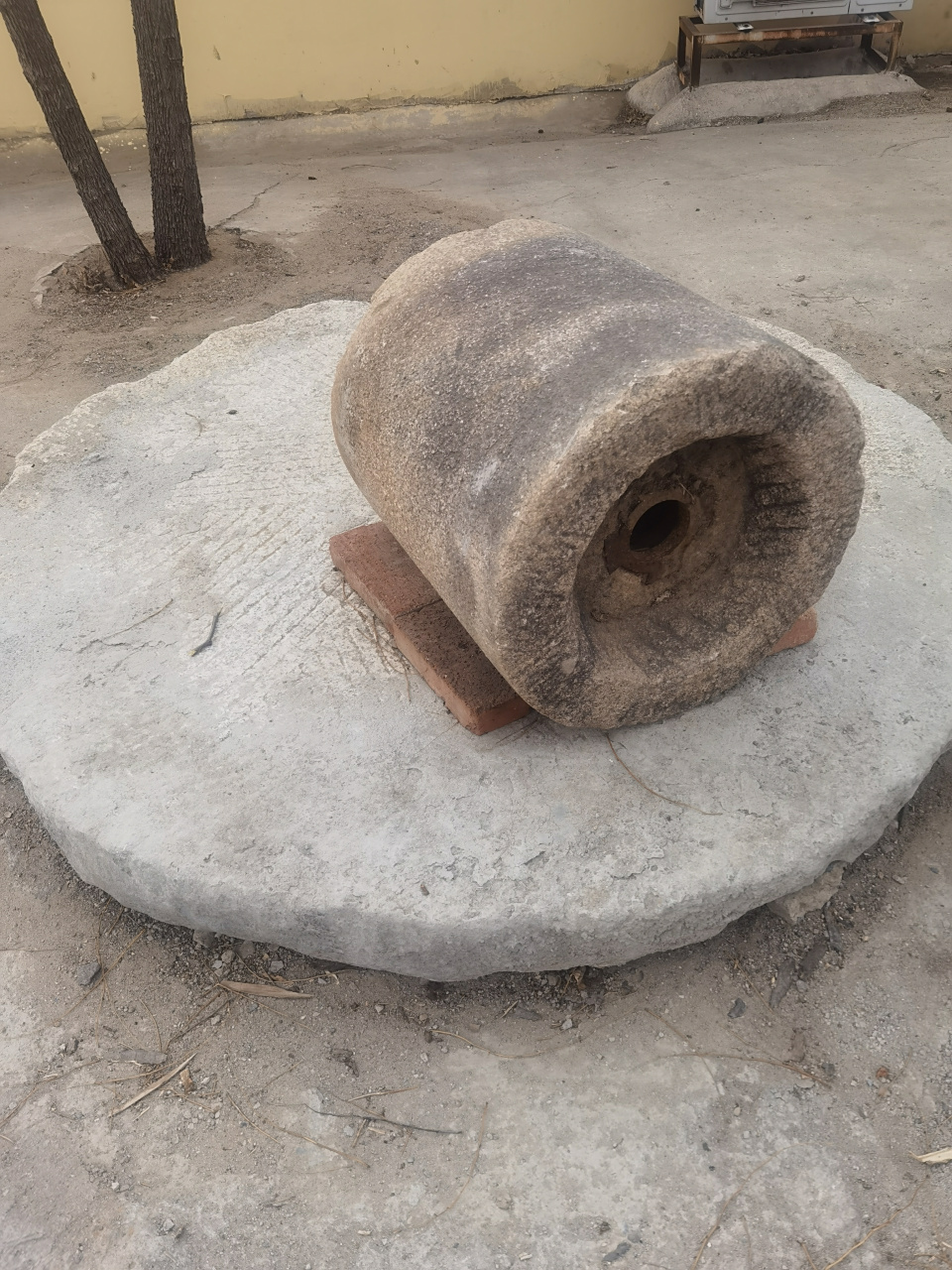 ​我家为了准备年货也是早早去抢碾子