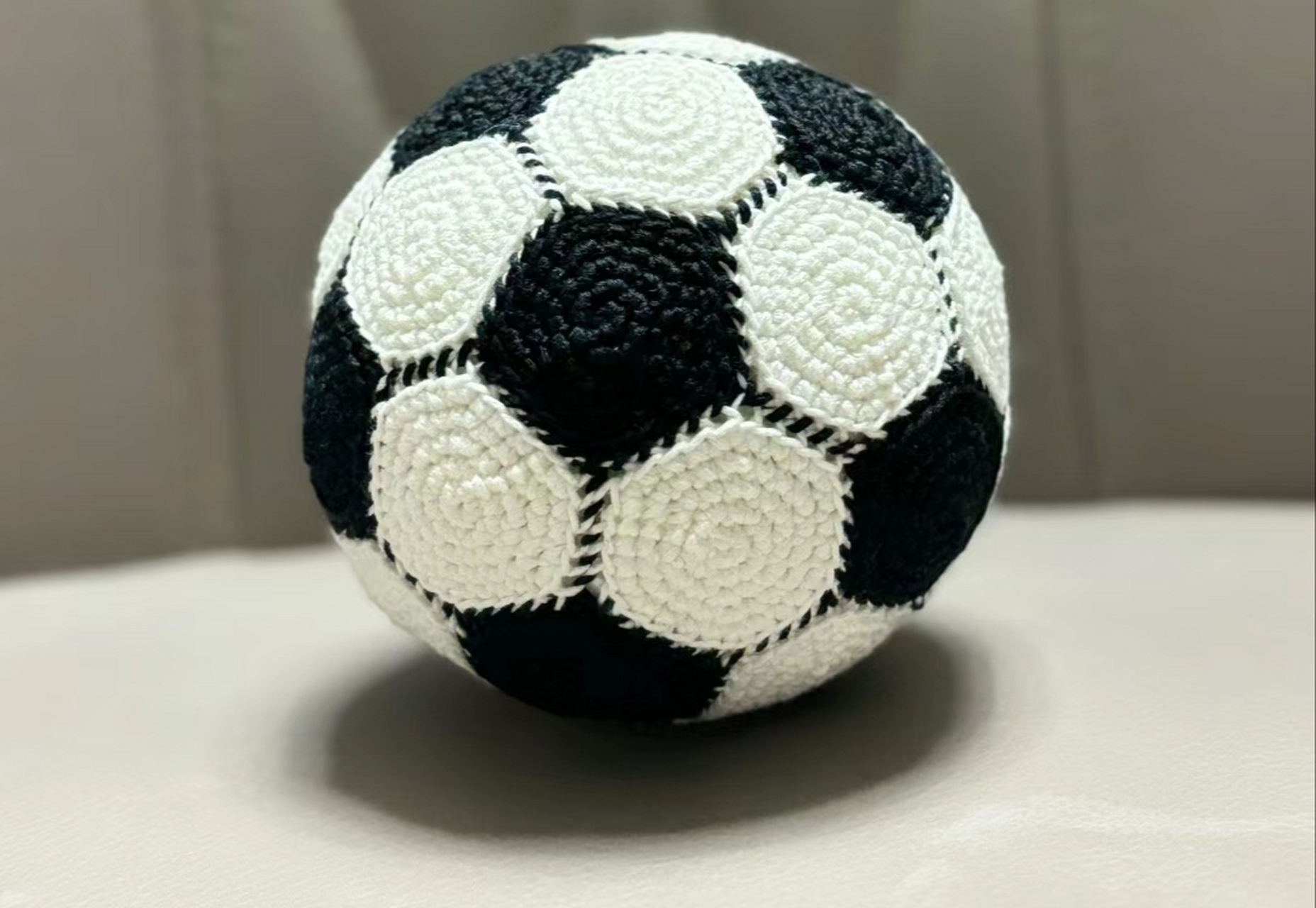 钩针足球7115|附图解 今天我去堂姐家,看到了这款足球,我拿手里